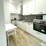 Appartement Charming Mogavero - With Private Parking Salerno